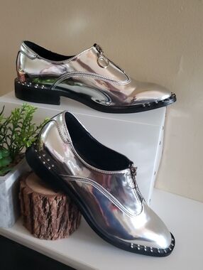 Design Lab Lord & Taylor Remie  Silver Patent Loafers - 8M (EUC)